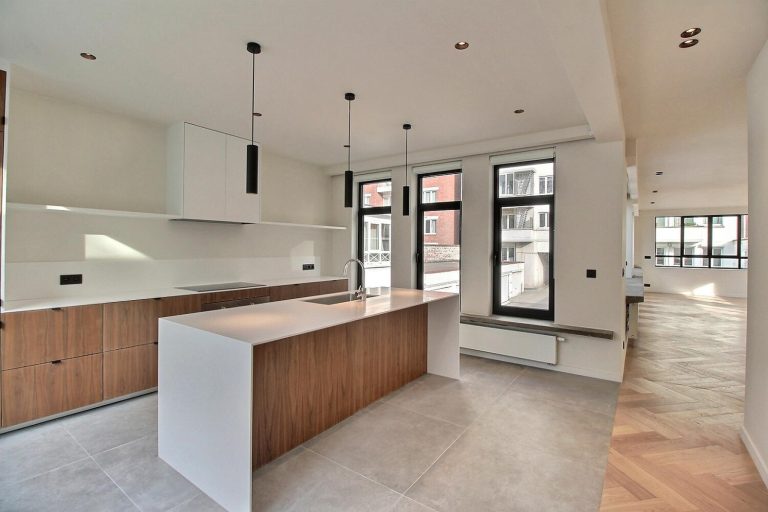 Louise 445.Loft Ar