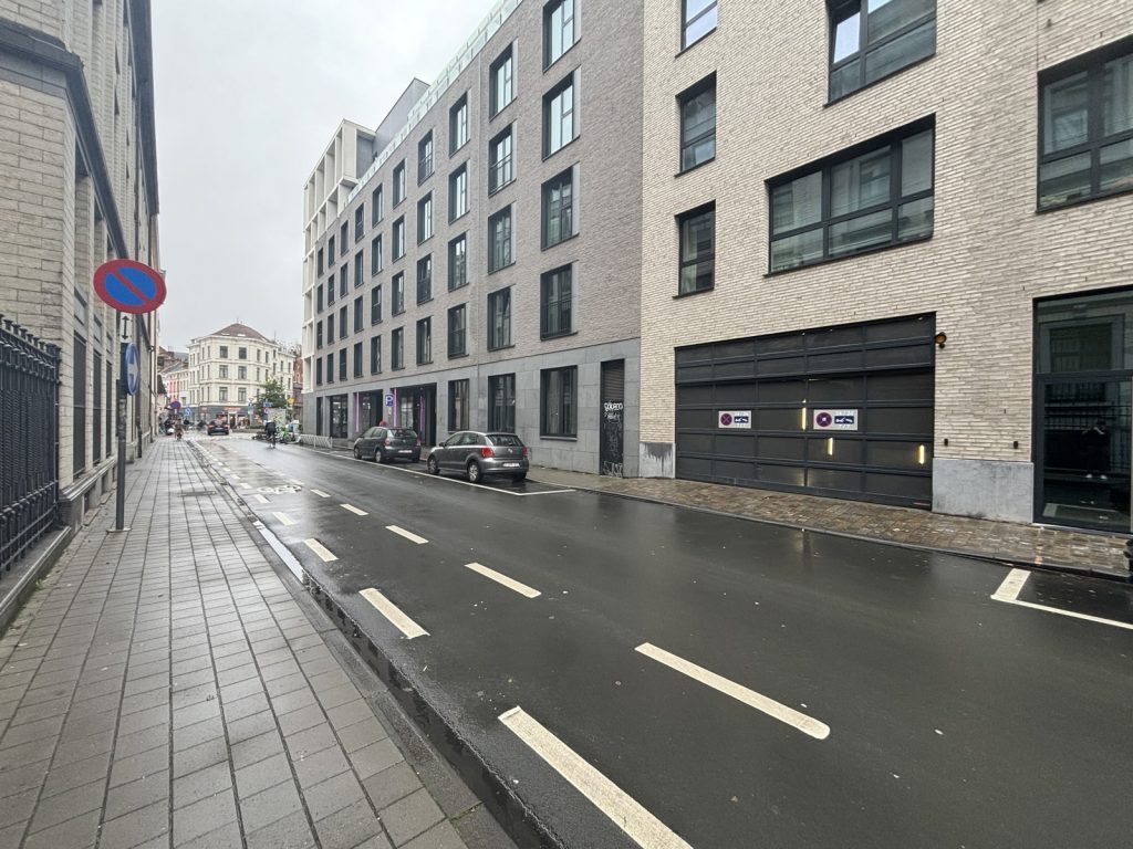 7000712 69842931 Ernest Solvay - Parking Intérieur Realtycare