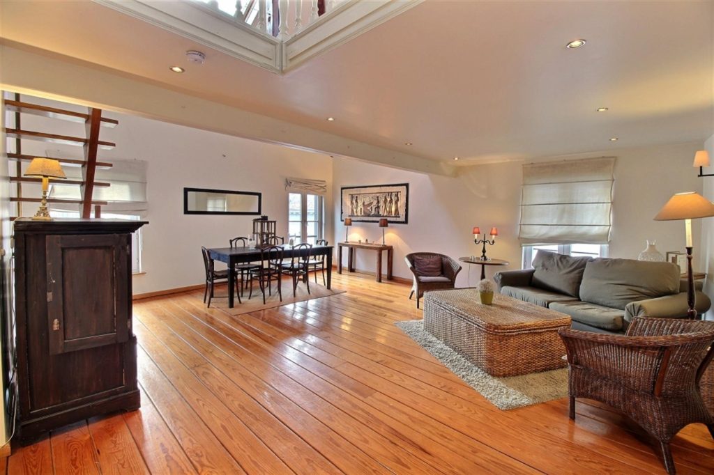 7051514 70801992 Place Stephanie . L Realtycare