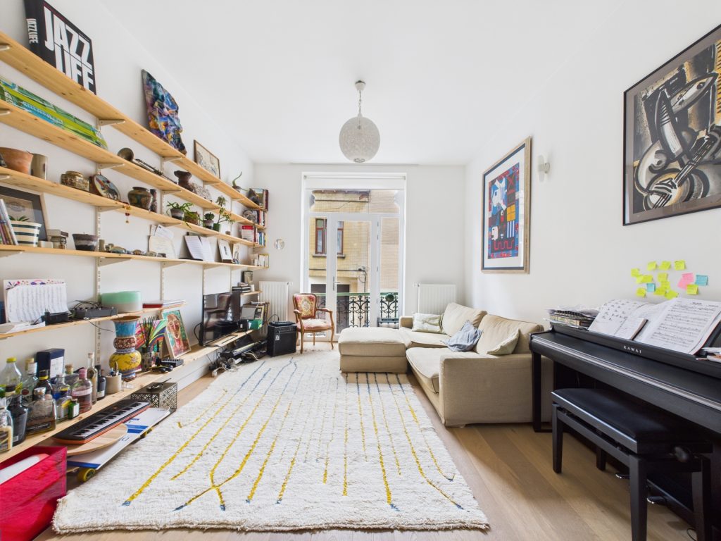 7066413 71069810 Champs Elysées 80.00 Realtycare