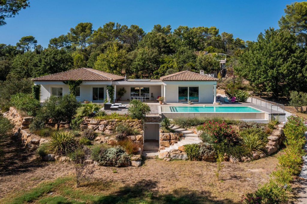 4497981 32142470 Ginasservis 1376 Realtycare