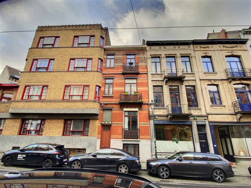 6340565 58580550 Lombardie 23.Ir Realtycare