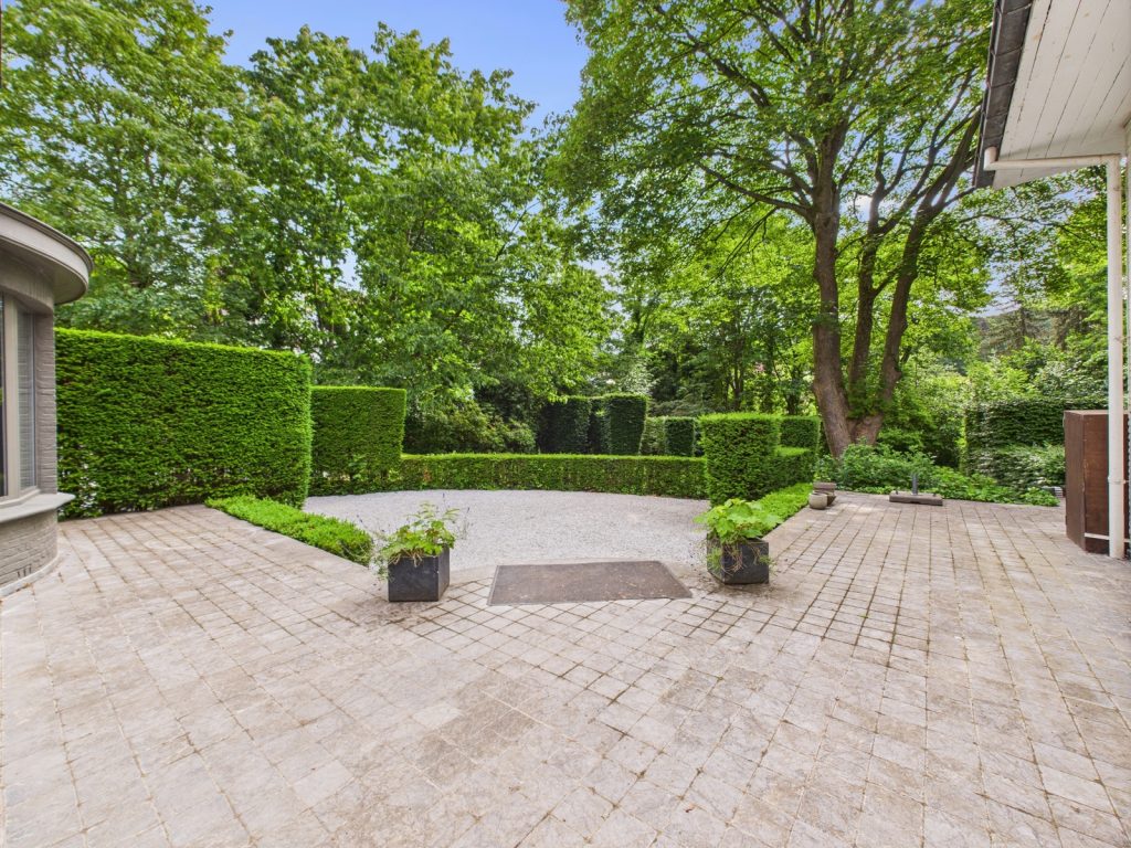 6826935 67871824 Hulpe 17A Realtycare