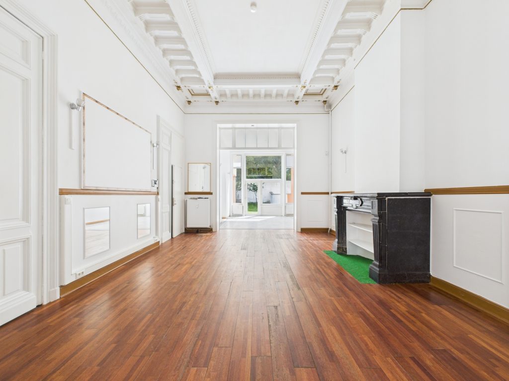 7059085 70948421 Ecosse 10.00 Realtycare