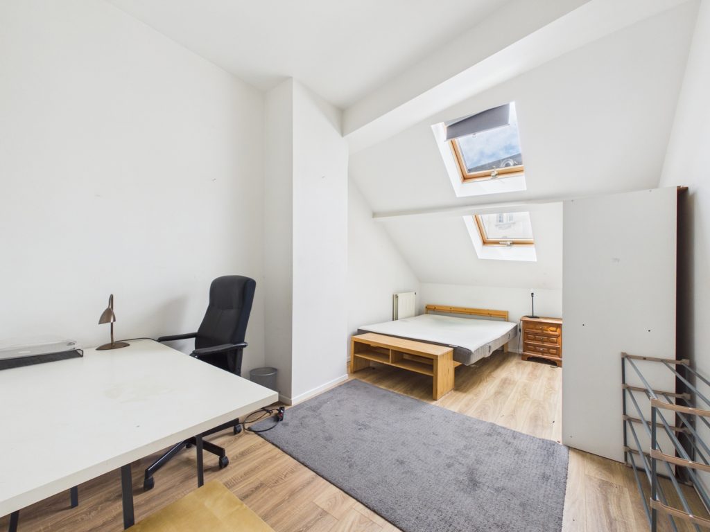 7782207 79207434 Louvain 232 Realtycare
