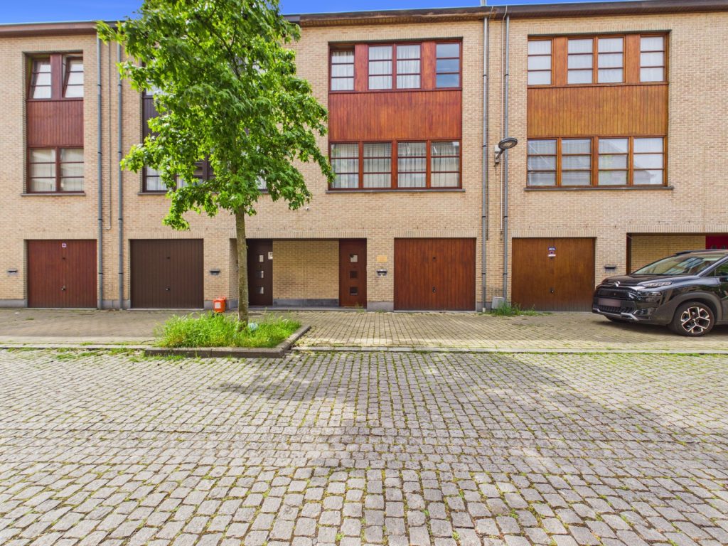 7774555 79069598 Venelle 20 Realtycare