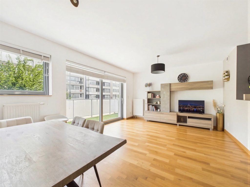 7833341 79941957 Edouard Bénès 188.A11 Realtycare